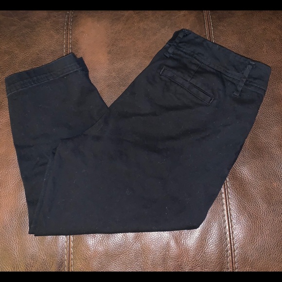 3/$10 🔆 St. John’s Bay Black Capri - Picture 1 of 6